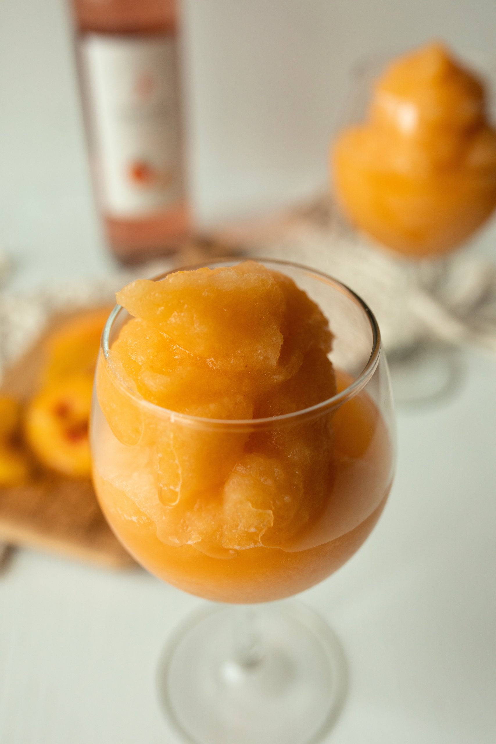 Simple Frozen Peach Bellini Cocktail - Recipes Dunn Right